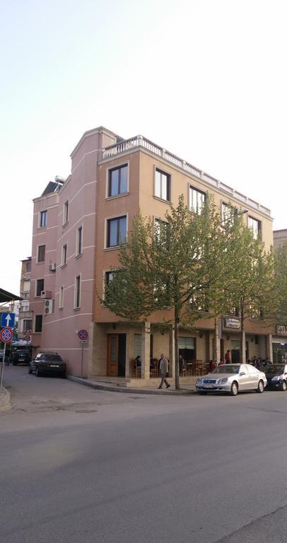 Hotel Lotus Tirana Exterior foto